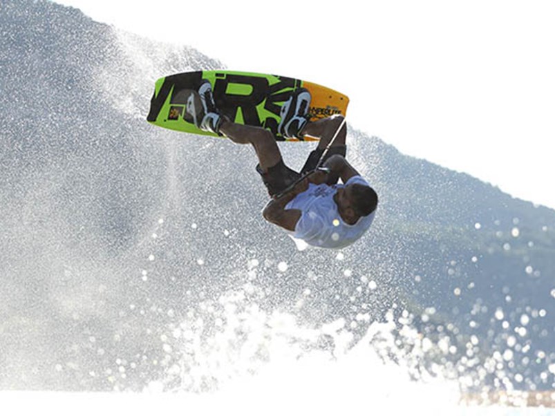 wake-ski-boton